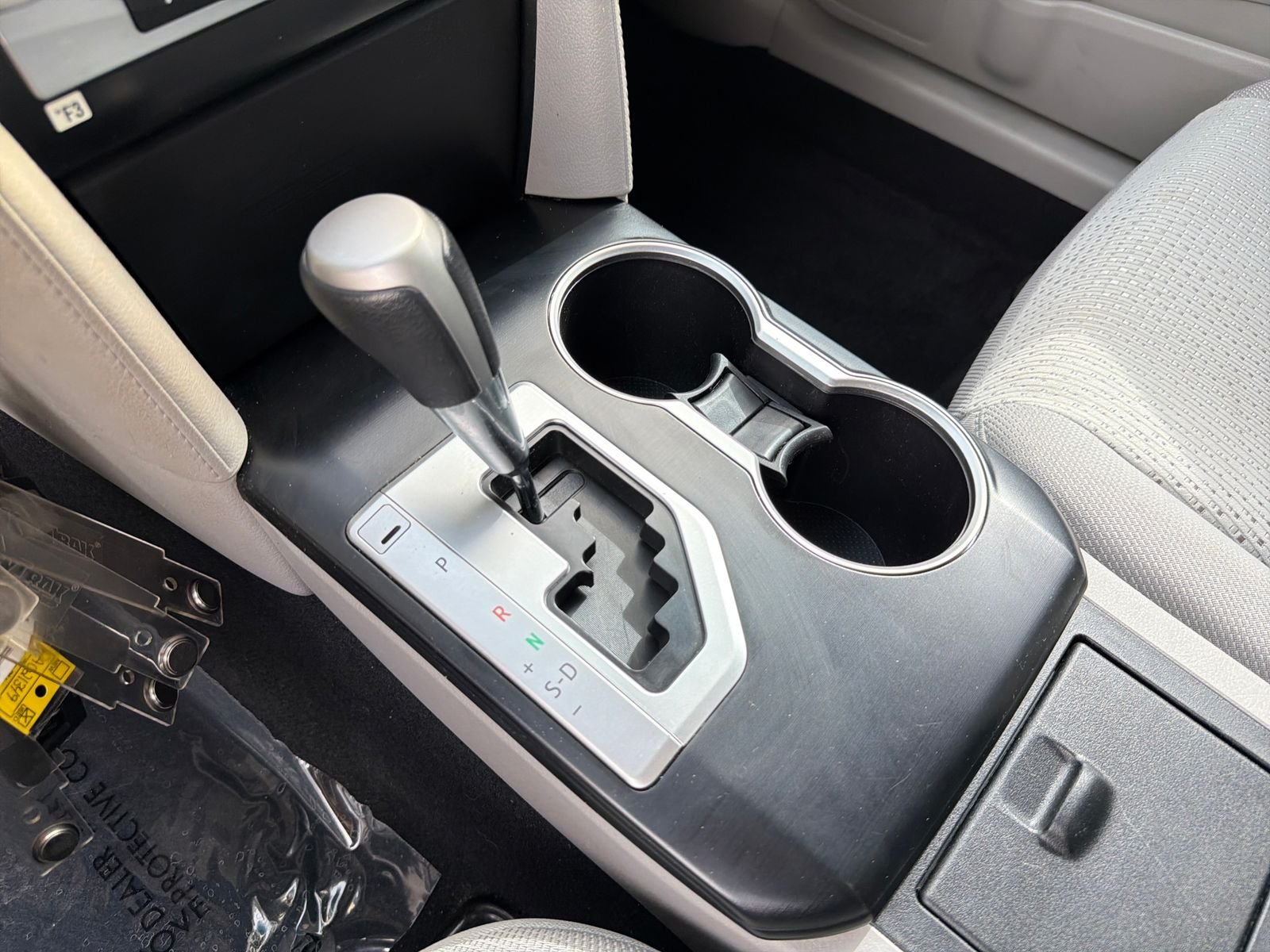 Used 2014 Silver Toyota LE image 23