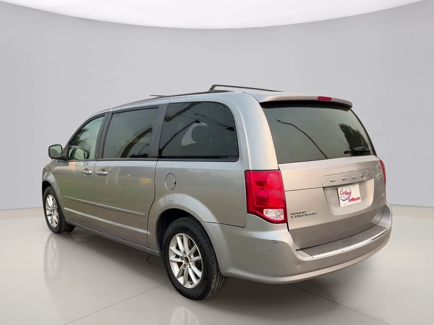 Used 2016 Silver Dodge SXT image 3