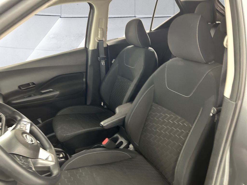 Used 2022 Gray Nissan S image 8