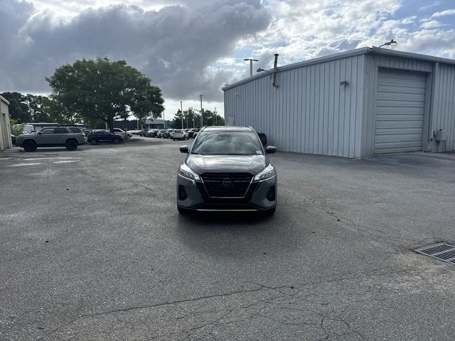 Used 2024 Gray Nissan SR image 2