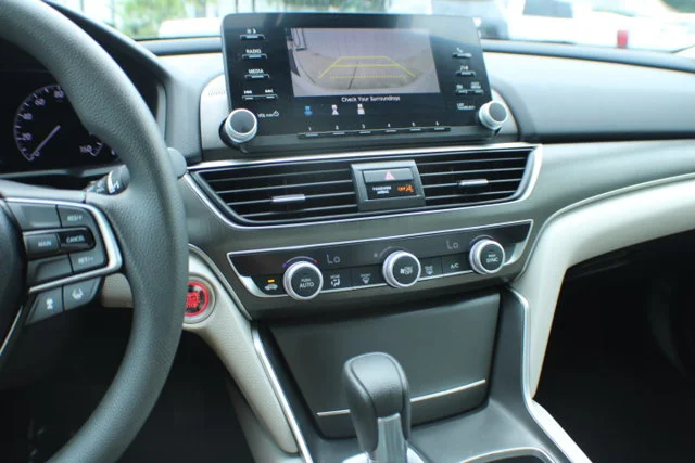 Used 2018 White Honda LX 1.5T image 10