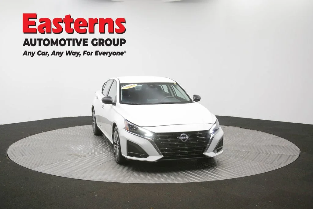 Used 2025 White Nissan 2.5 SV image 52