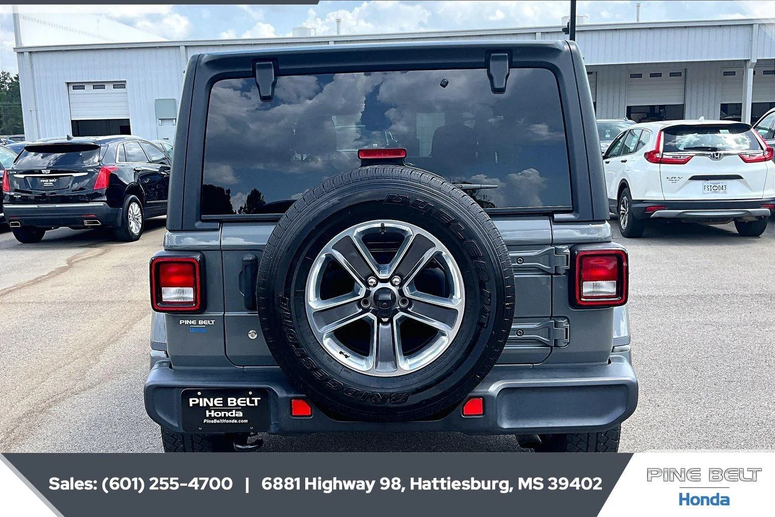 Used 2020 Sting-Gray Clearcoat Jeep Sahara image 4