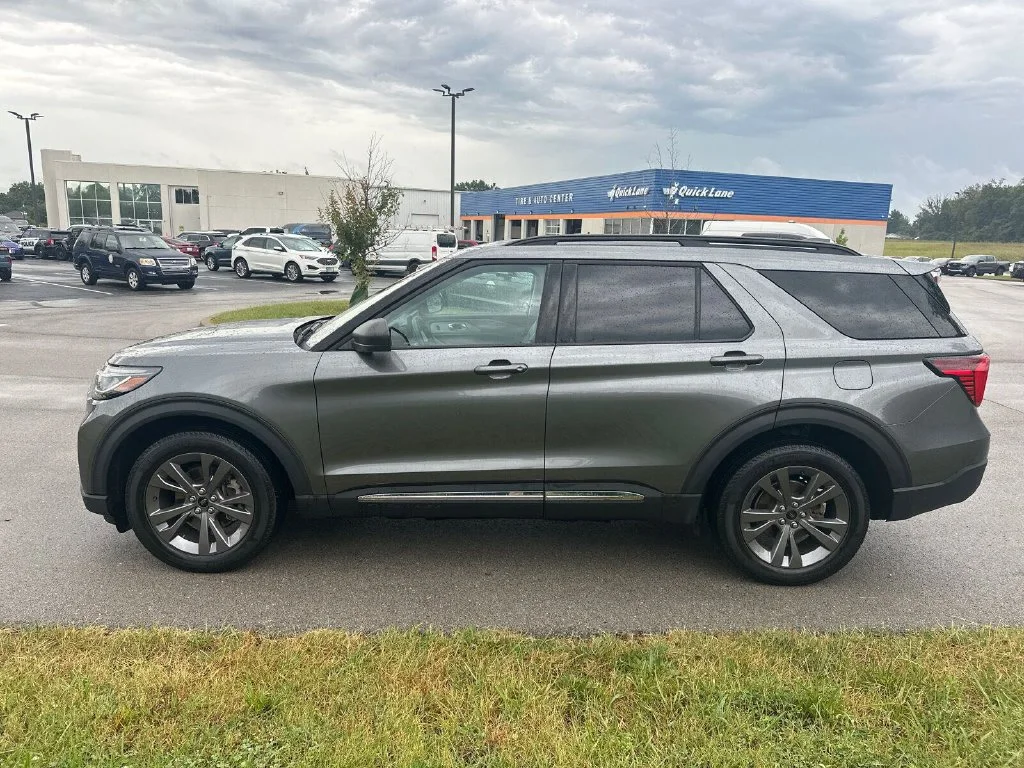 Used 2025 Gray Ford Active image 5
