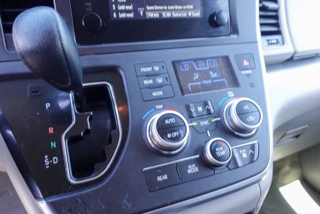 Used 2017 White Toyota L image 20