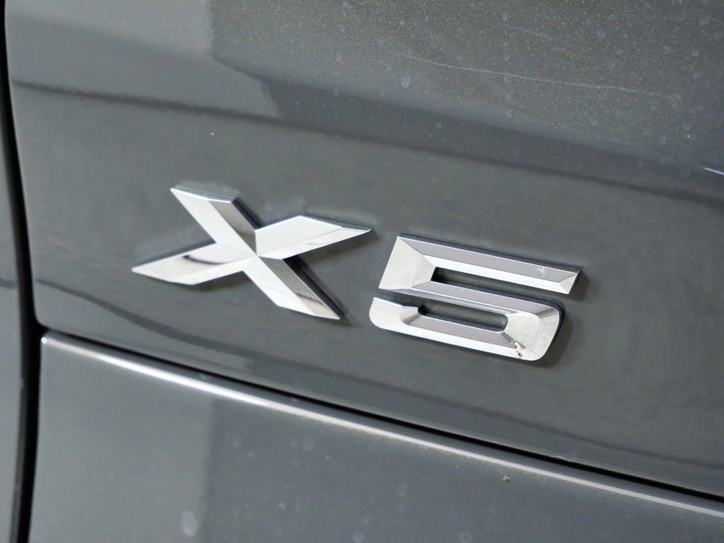 Certified Used 2026 Dravit Grey Metallic BMW xDrive50e image 16