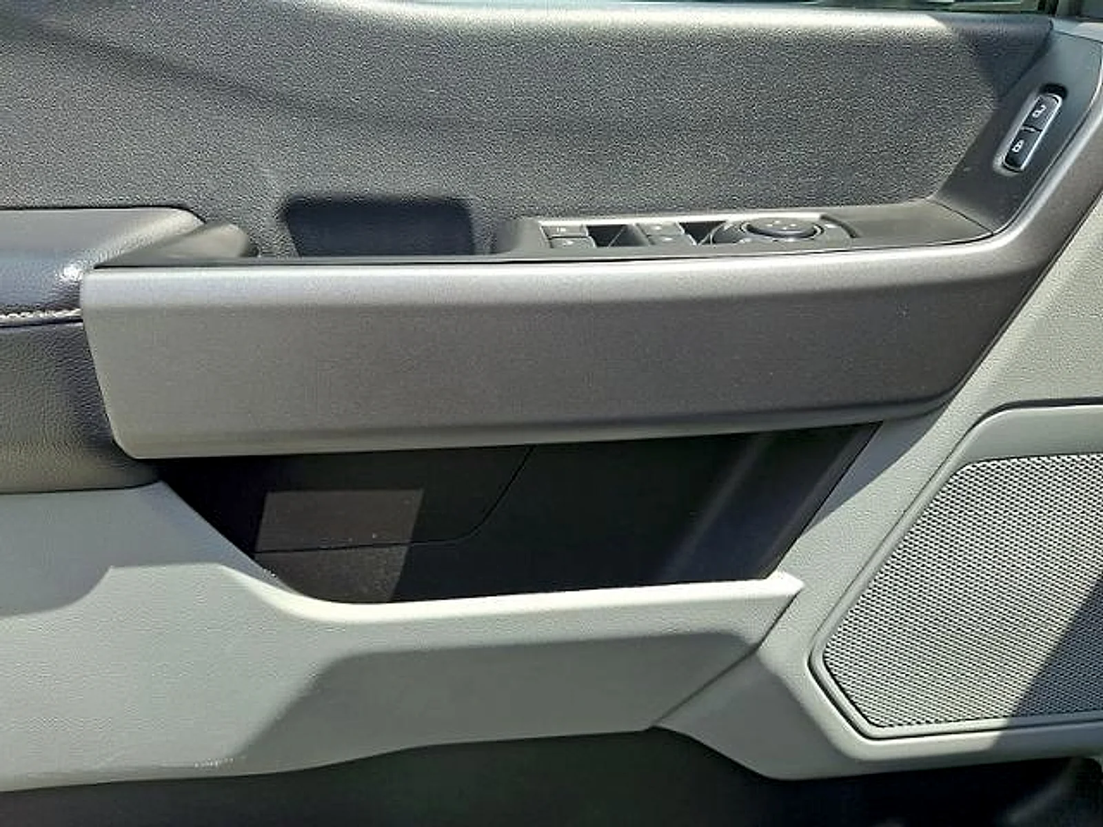 Used 2025 Oxford White Ford XLT image 13