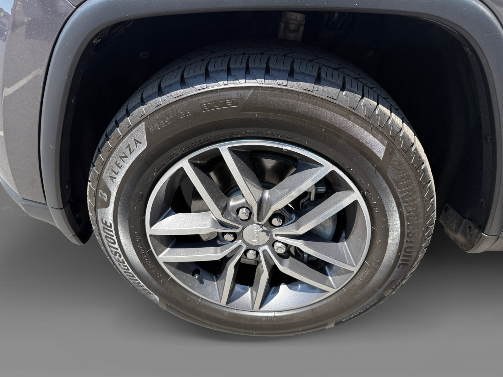 Used 2018 Crystal Metallic Jeep Limited image 9