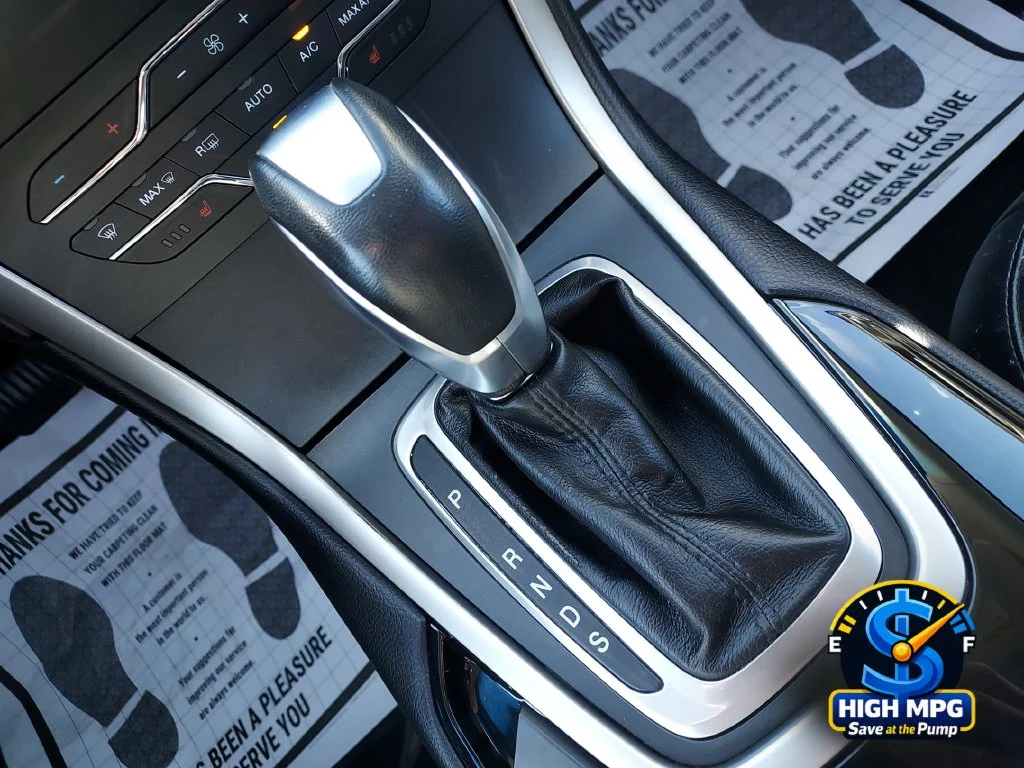Used 2015 Gray Ford SEL image 19
