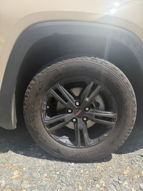 Used 2022  GMC AT4 image 5