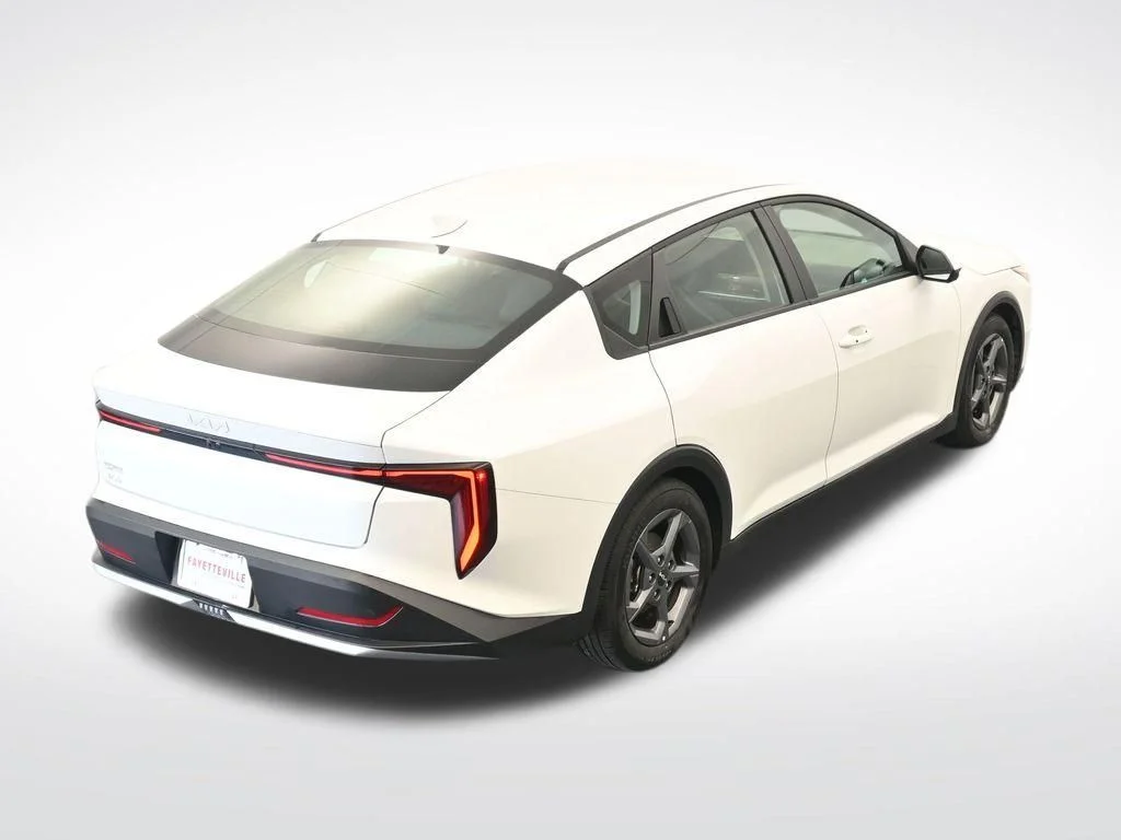 2025 Kia K4 LXS - Photo 24