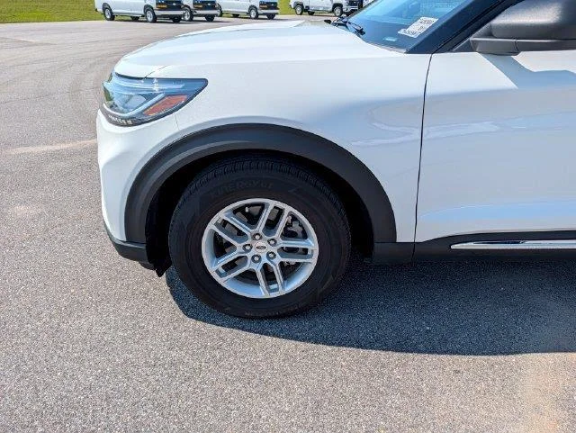 Used 2025 White Ford Active image 28