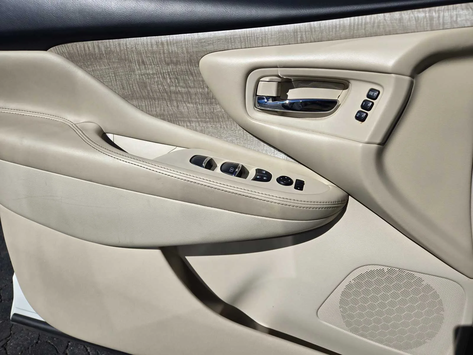 Used 2019  Nissan SL image 23