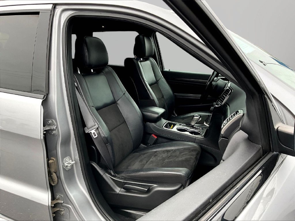 Used 2020 Silver Jeep Altitude image 31