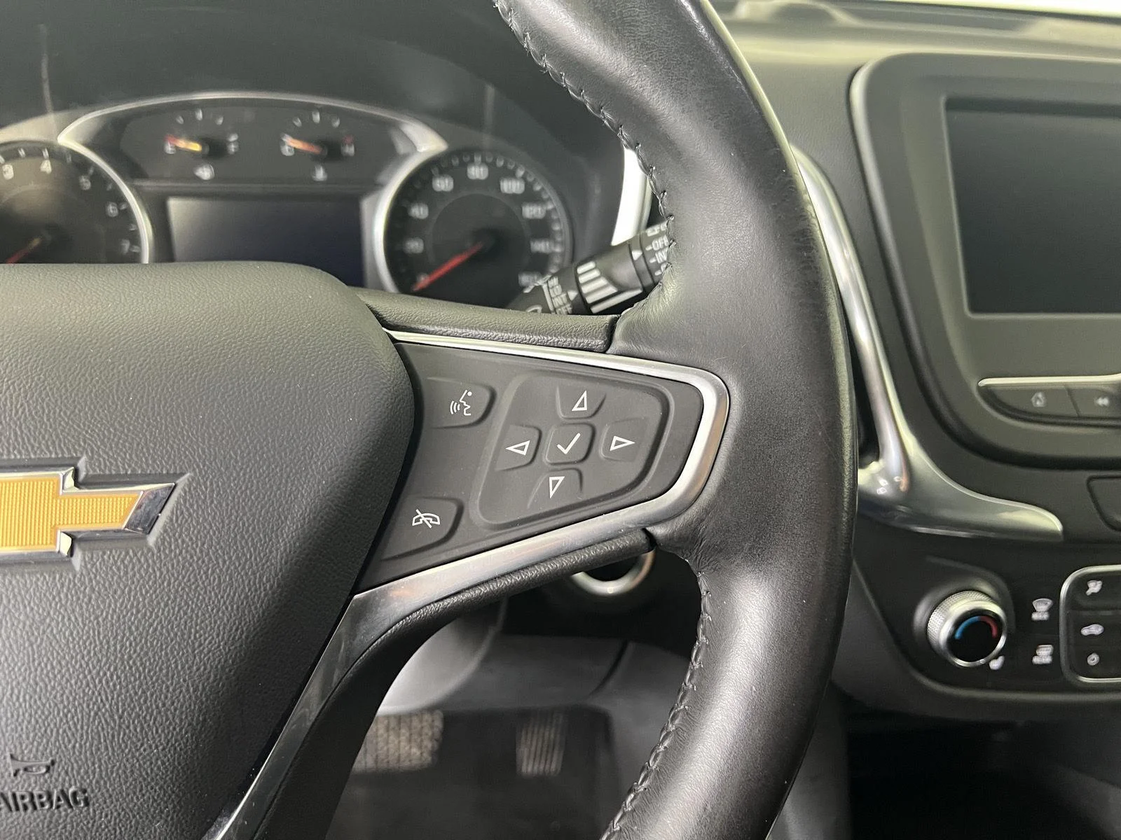 Used 2022 BLUE GLOW METALLIC Chevrolet LT image 12