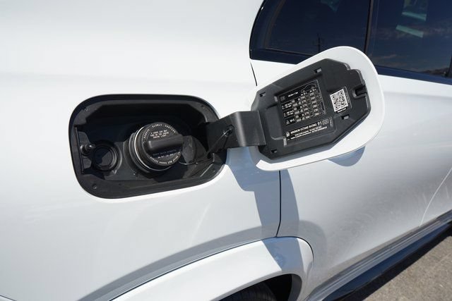 New 2026 MANUFAKTUR Moonlight White Metallic Mercedes-Benz AMG® GLE 63 S 4MATIC+ SUV image 54