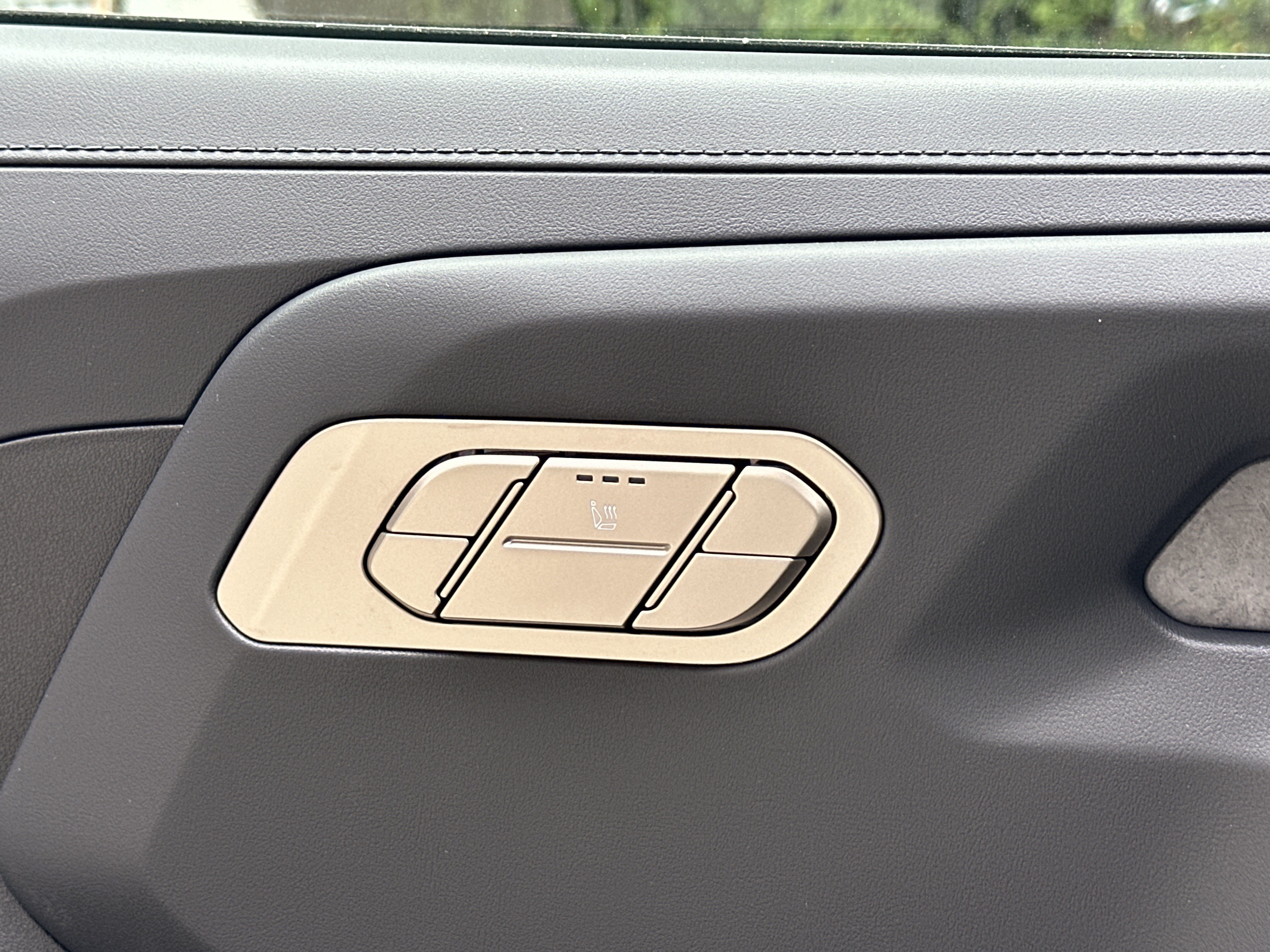 New 2027 Ivory Silver Kia S image 27