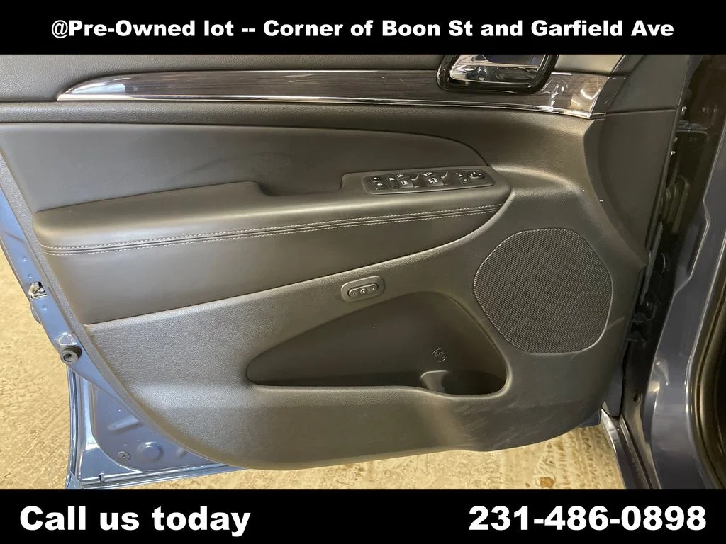 Used 2020 Blue Jeep Overland image 15