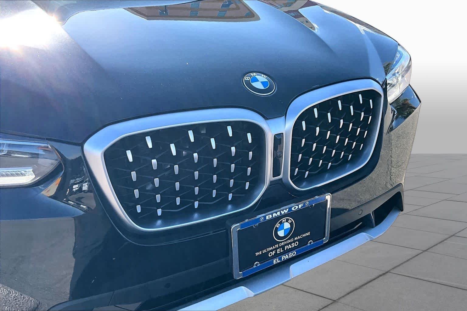 Used 2025 Jet Black BMW xDrive30i image 29
