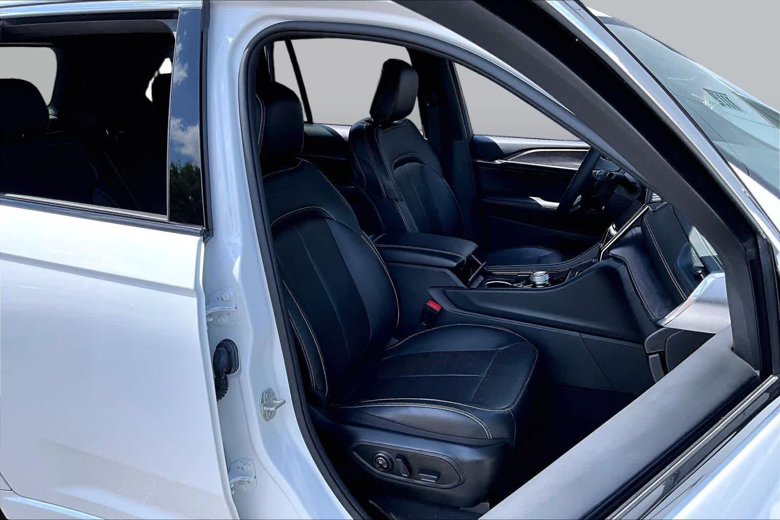 Used 2023 Bright White Clearcoat Jeep Overland image 9