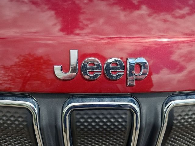Used 2022 Red Jeep Latitude image 35