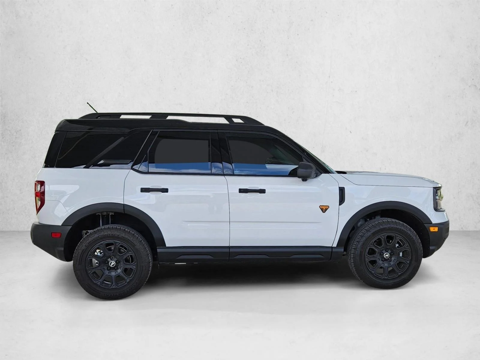 Used 2025 Oxford White Ford Badlands image 4