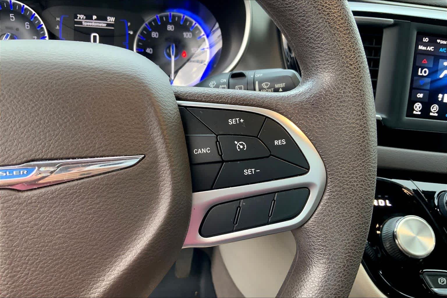 Used 2018 Molten Silver Chrysler Touring Plus image 24