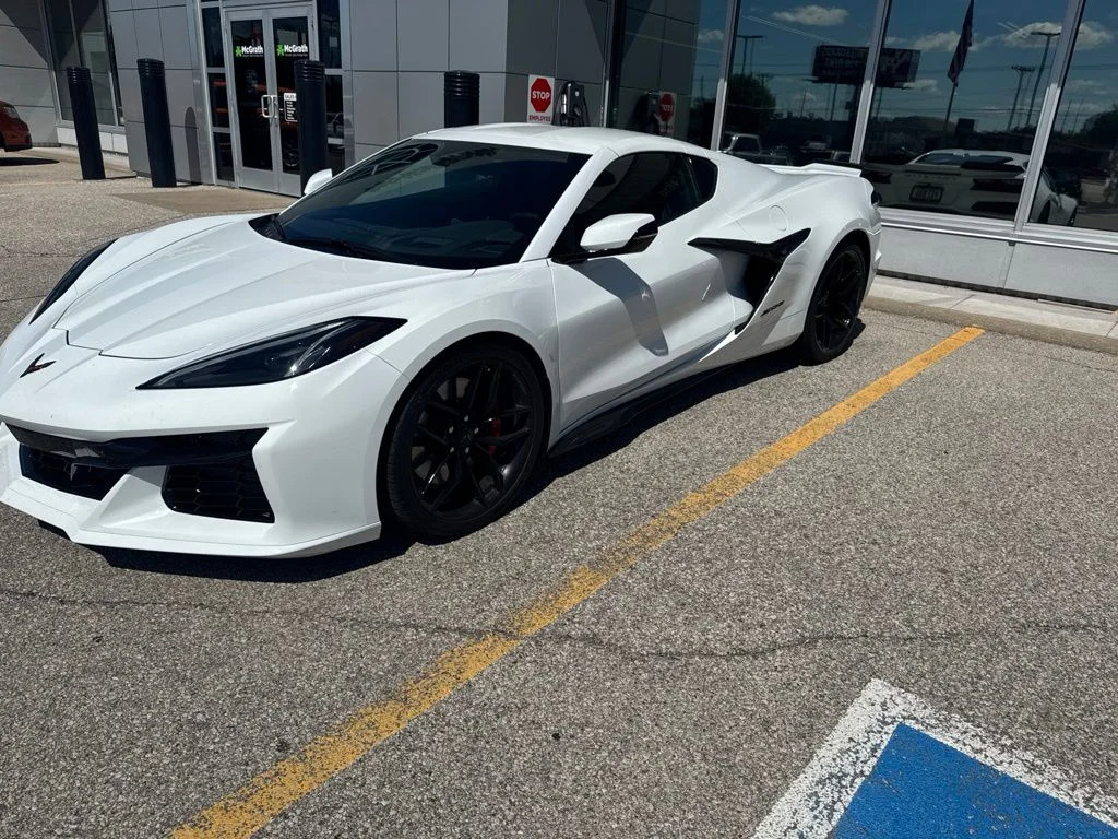 Used 2025 White Chevrolet Z06 image 2