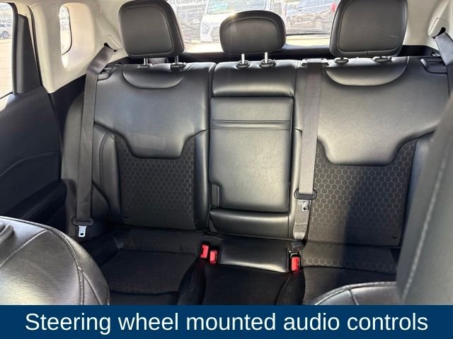 Used 2019 White Jeep Latitude image 12