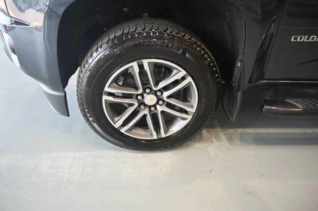 Used 2019 SHADOW GRAY METALLIC Chevrolet 2WD LT image 29