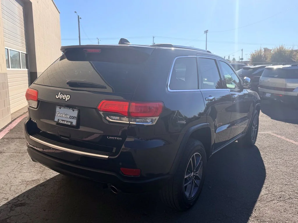 Used 2018 True Blue Pearlcoat Jeep Limited image 5