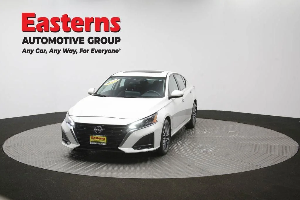 Used 2024 White Nissan 2.5 SV image 57
