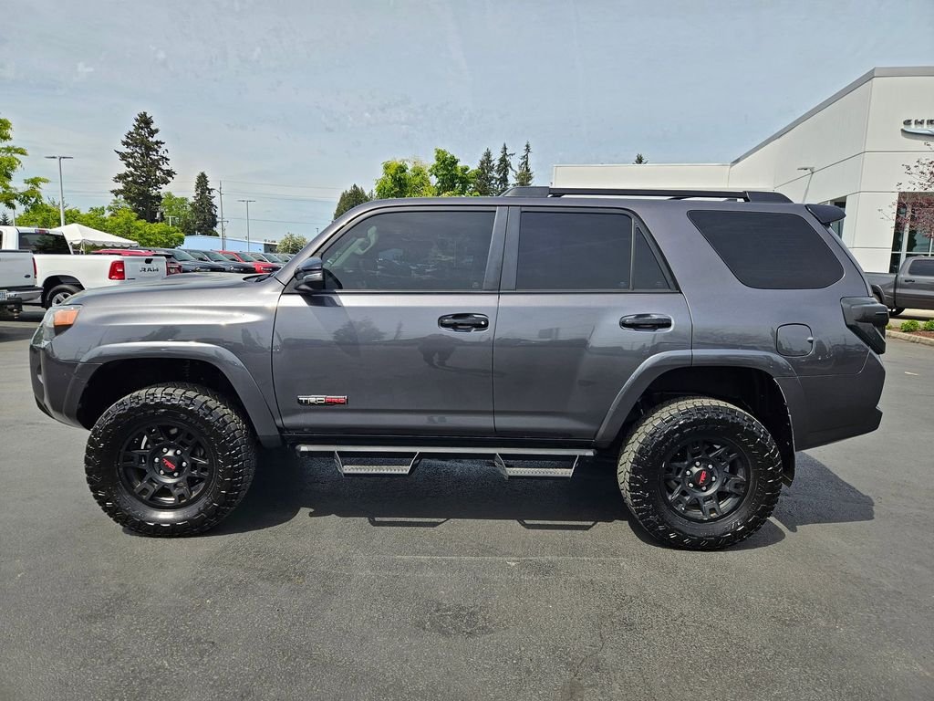 Used 2021 Midnight Black Metallic Toyota Venture image 3