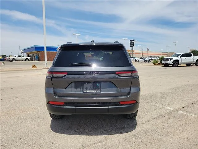 Used 2024 Baltic Gray Metallic Clearcoat Jeep Altitude X 4x2 image 3