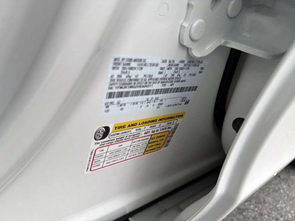 New 2027 White Ford Platinum image 37