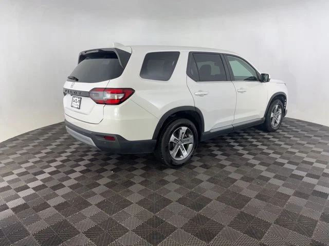Used 2023 White Honda EX-L image 5