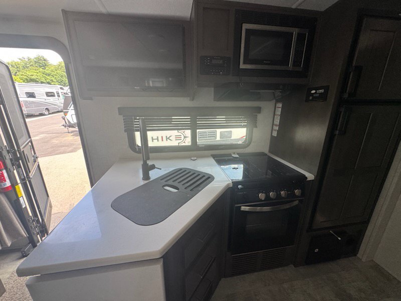 Used 2021  Forestriver 2075S image 9