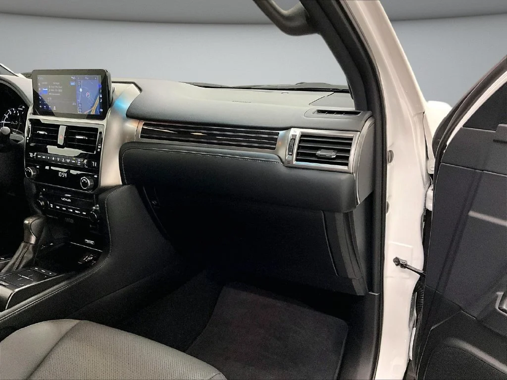 Used 2023 White Lexus 460 image 27