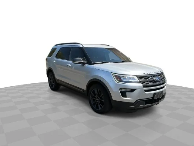 Used 2018 Silver Ford XLT image 2