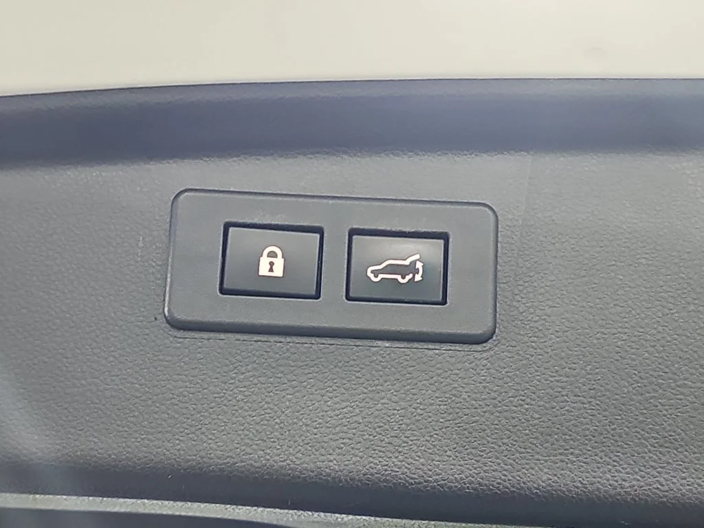 Used 2020 White Subaru Limited image 16
