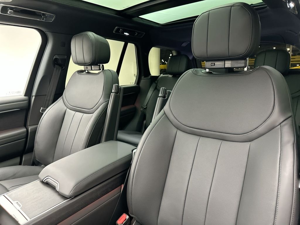 New 2026 Fuji White Land Rover SE image 10