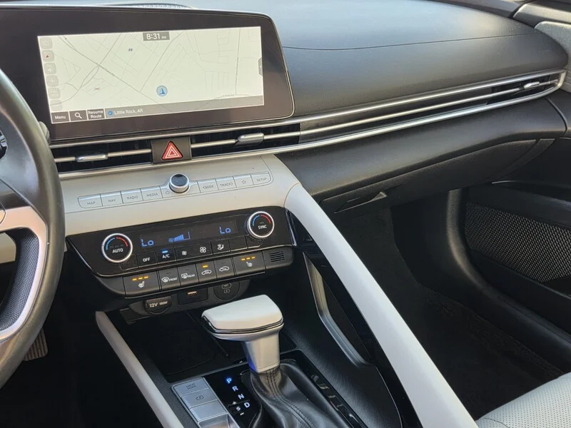 Used 2025 White HYUNDAI LIMITED image 27