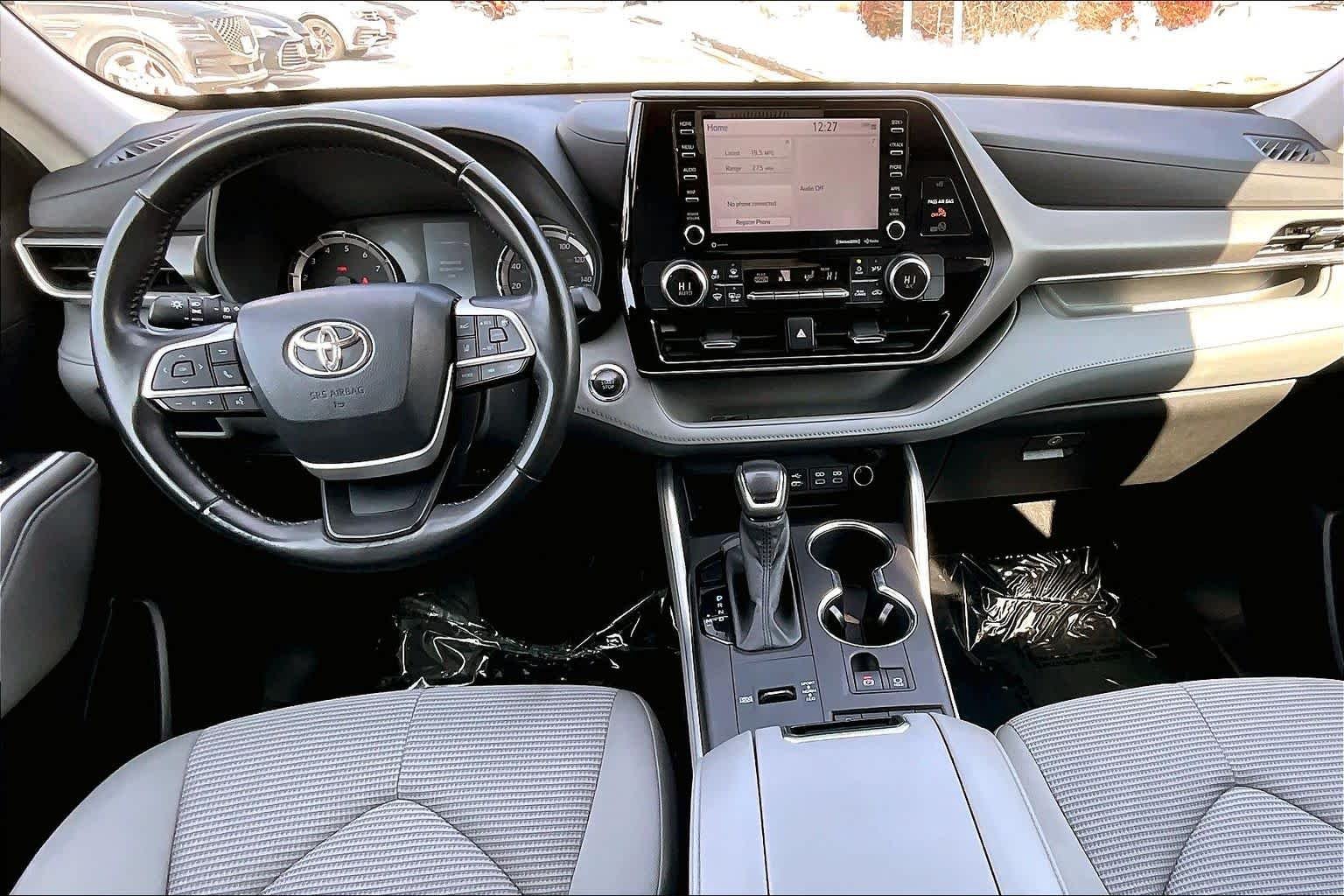 Used 2022 Midnight Black Metallic Toyota LE image 13