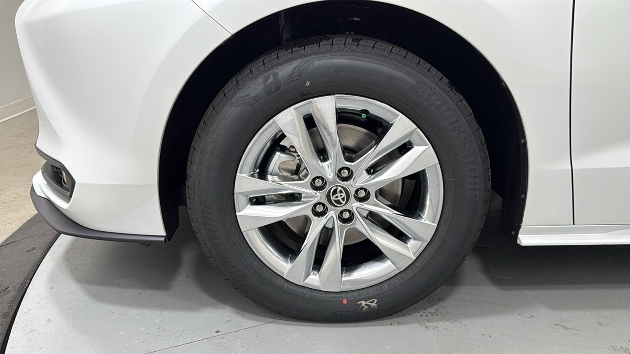 New 2026 Wind Chill Pearl <sup>1</sup> Toyota  XLE image 25