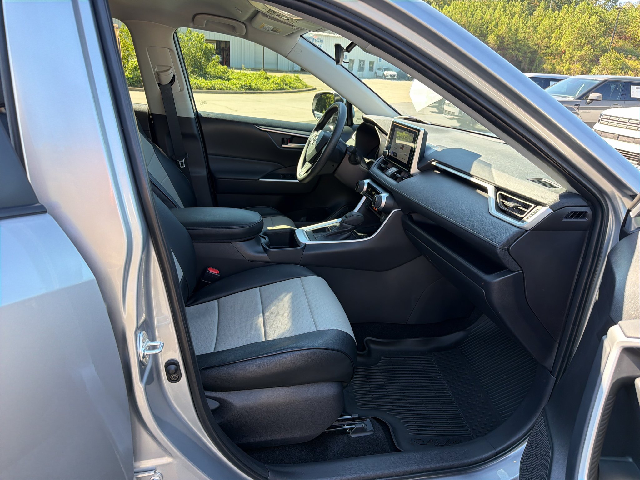 Used 2025 Silver Sky Metallic Toyota XLE image 17
