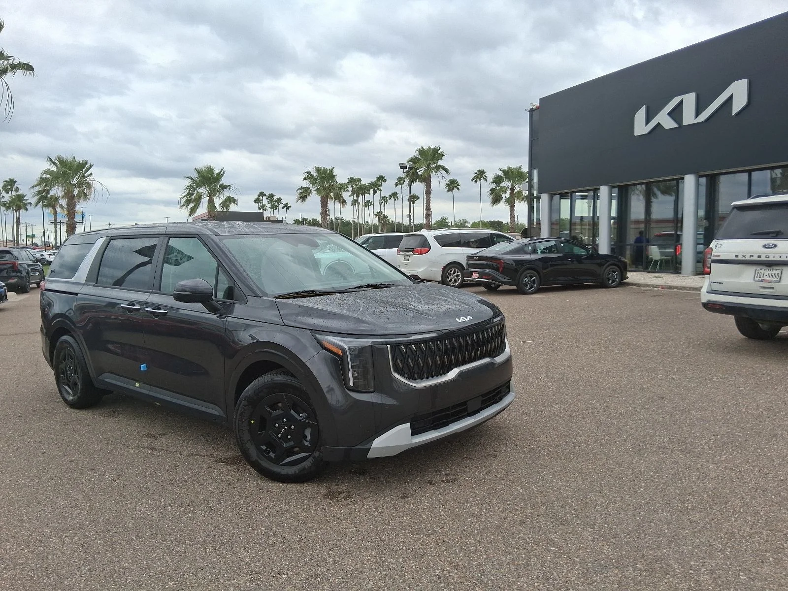 2026 Kia Sedona LXS's photo