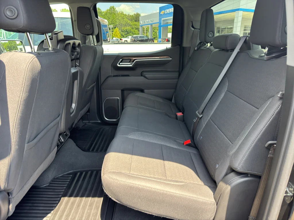 Used 2026 Black Chevrolet LT image 22