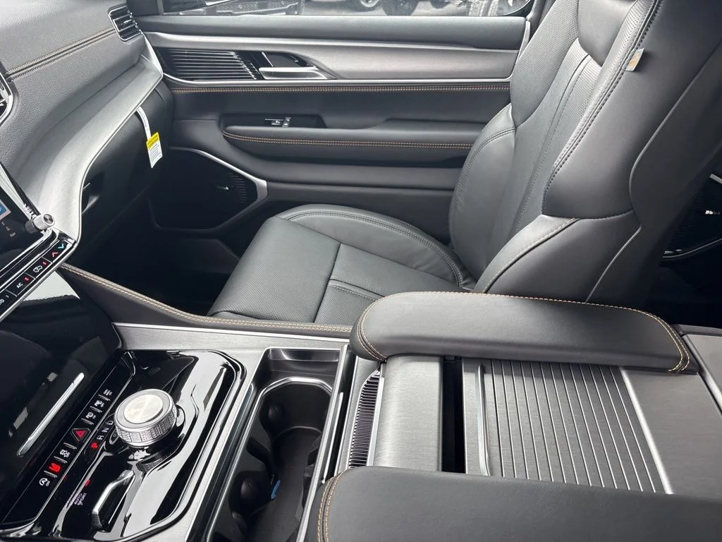 New 2026 High Gloss Black Exterior Paint Jeep Grand Wagoneer image 31