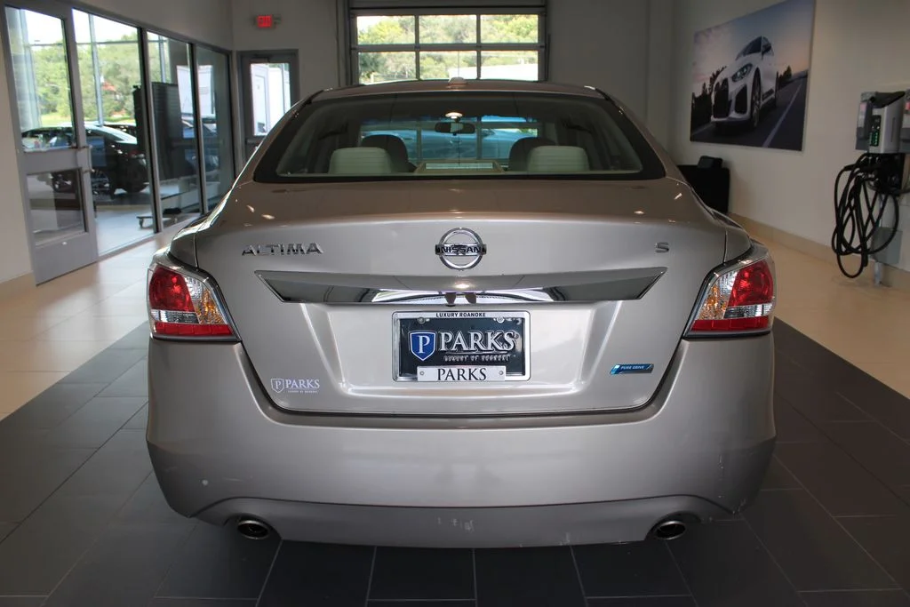Used 2014 Saharan Stone Nissan 2.5 S image 26