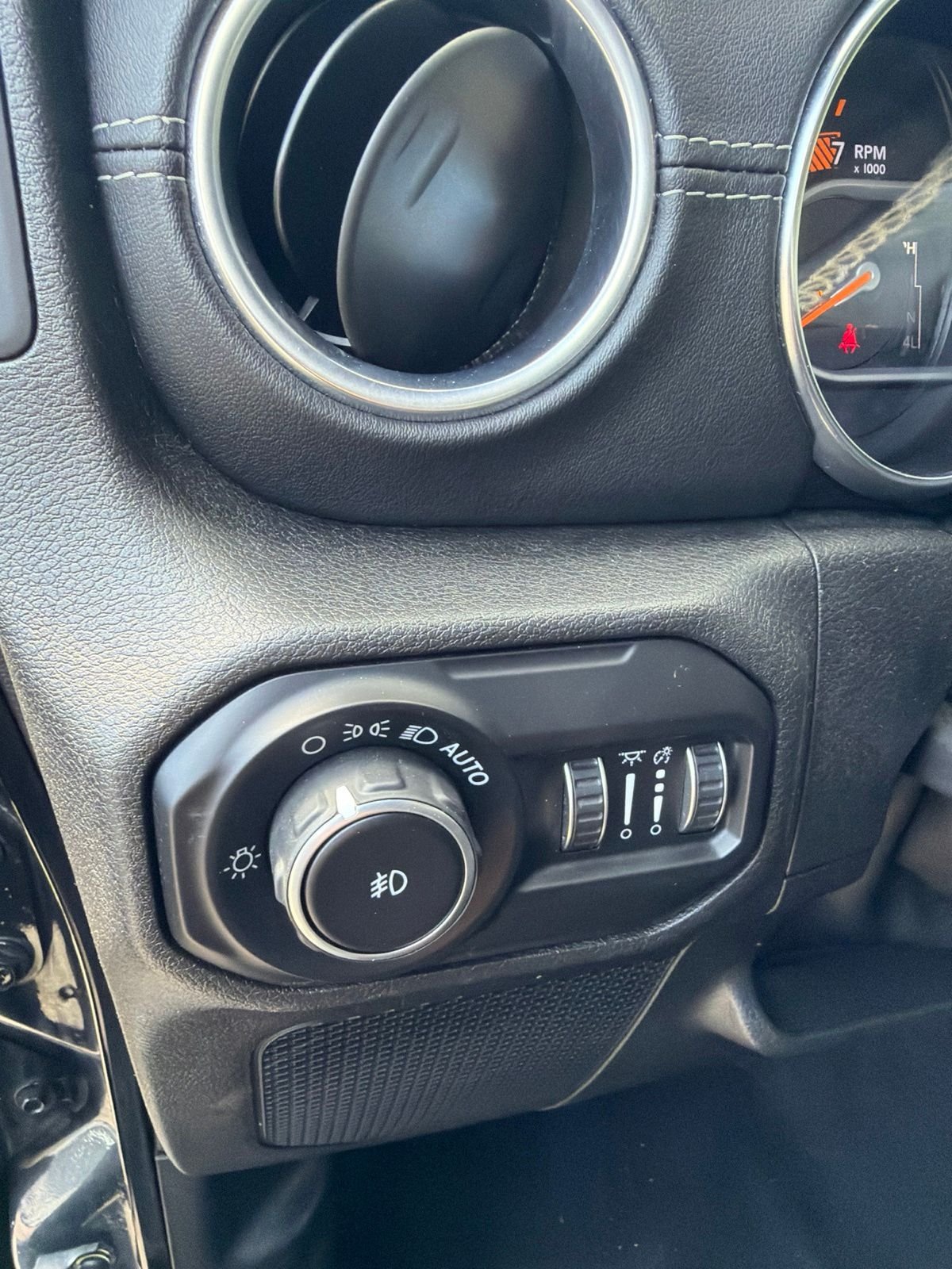 Used 2020 Black Jeep Unlimited Sahara image 18